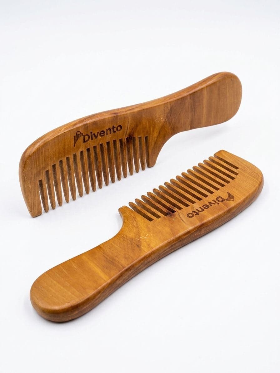 PEIGNE EN BOIS NATUREL A DENTS LARGES DEMELOIRS AVEC MANCHE